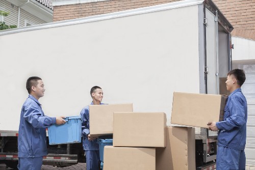 Truck loading support for furniture and boxes in Docklands